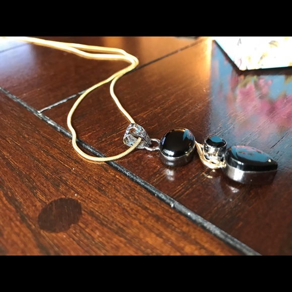 Cute Black onyx Rhodium Necklace w GF yellow chain - Picture 7 of 8